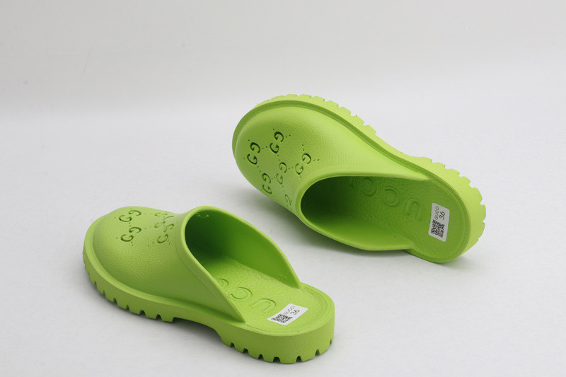 g*u*i sandals low