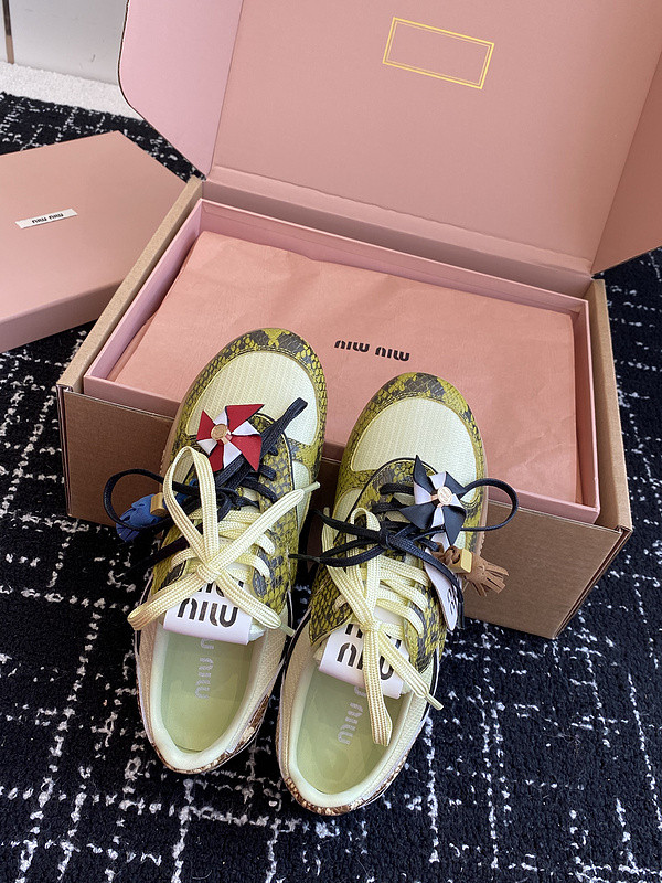 M1um1u sneaker