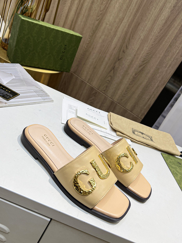 g*u*i sandals