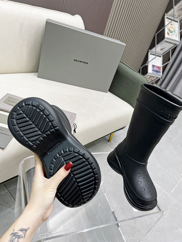 Cr*0*s™ boot in black