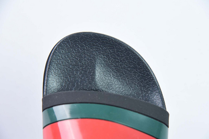 g*u*i sandals