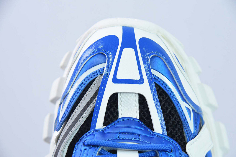 bc track sneaker