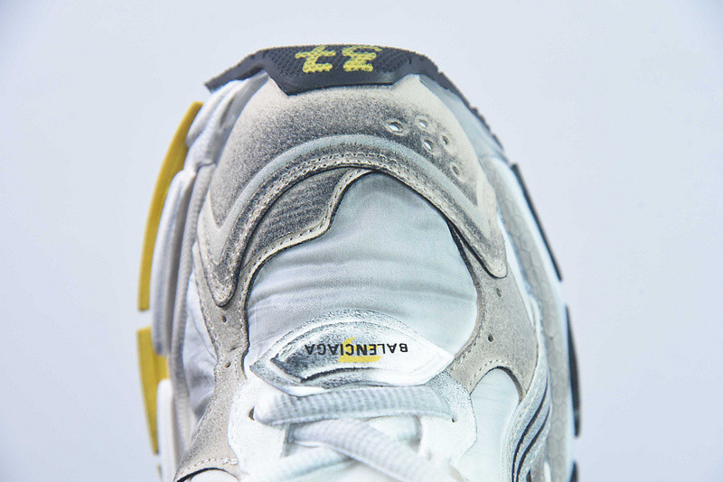 Ba*len*cia*ga runner sneaker dirty