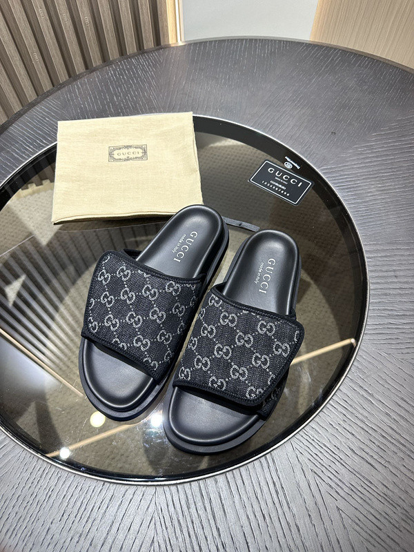 g*u*i sandals