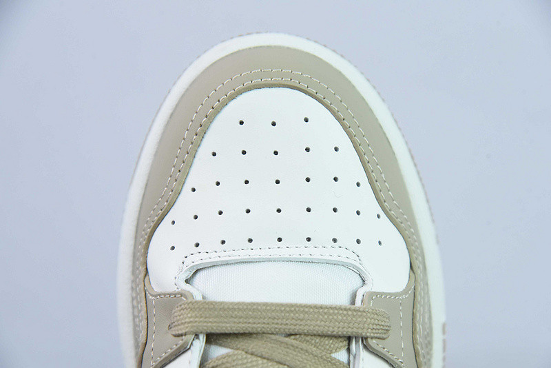 dio* sneaker