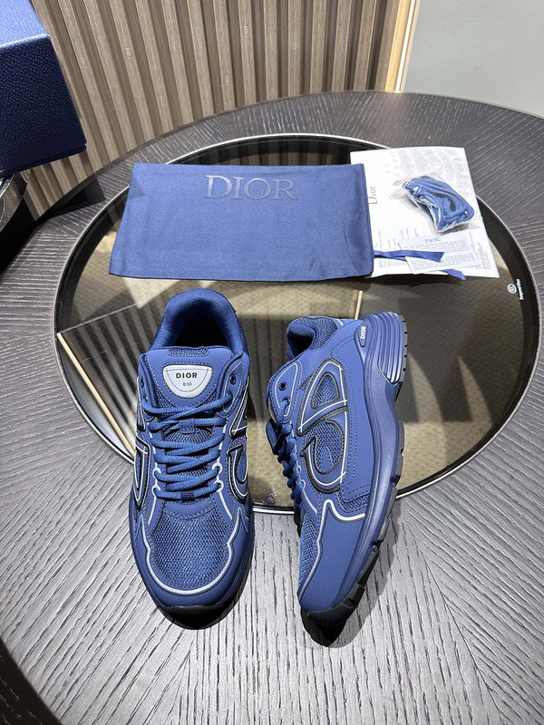 dio* sneaker