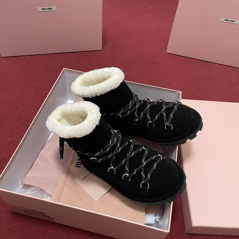 M1um1u sneaker