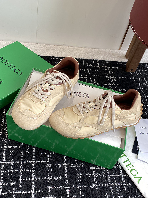b0tt*ga Ven*ta sneaker