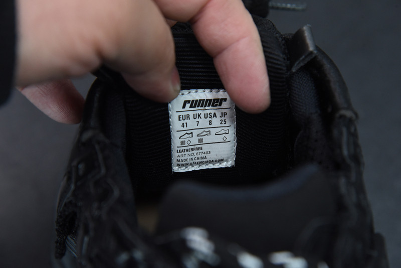Ba*len*cia*ga runner sneaker