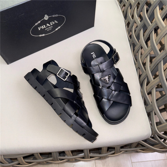 pra*a sandals