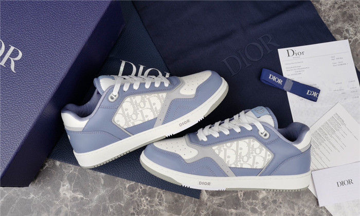 dio* sneaker
