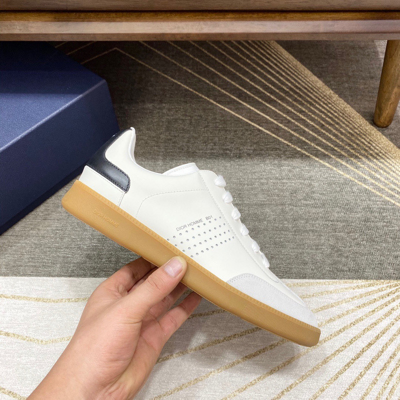 dio* sneaker