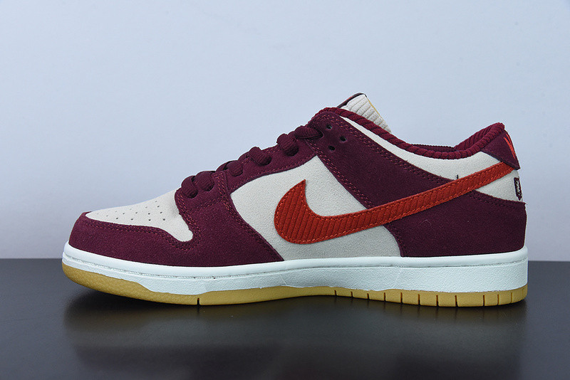 skate like a girl x nike sb dunk low dx4589-600