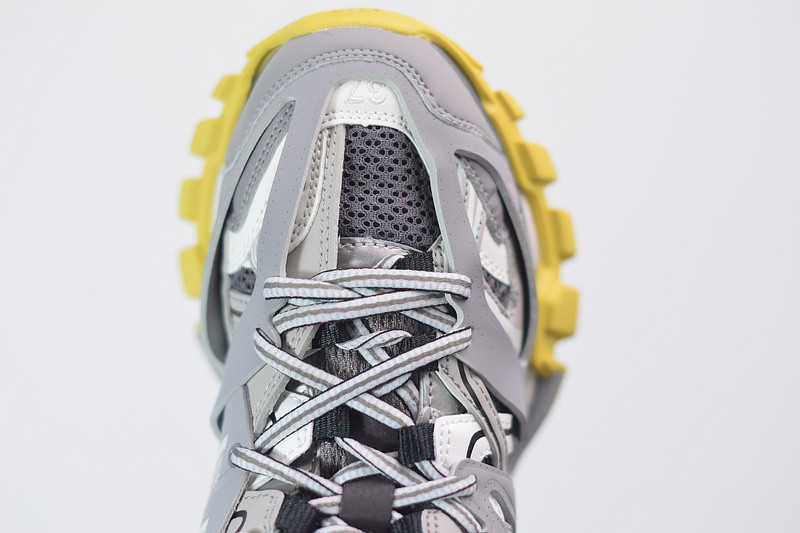 bc track sneaker