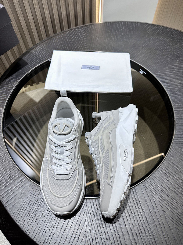 Va1e*ntin0 sneaker