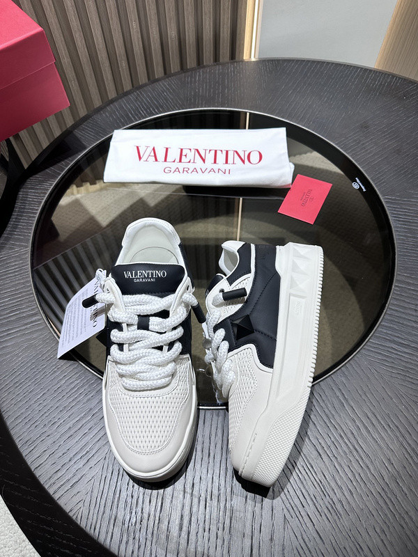 Va1e*ntin0 sneaker