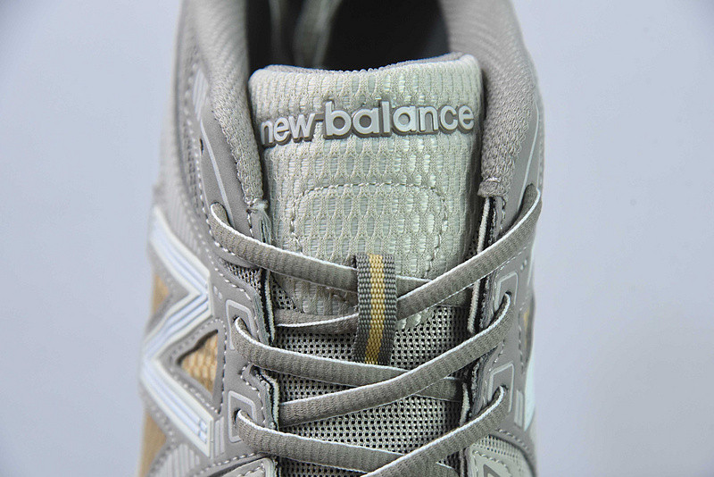 NEW BALANCE SNEAKER