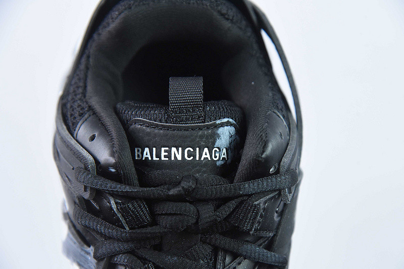 bc track sneaker