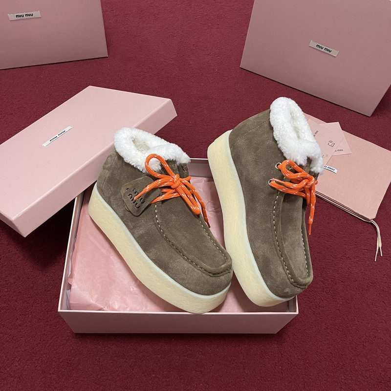 M1um1u sneaker