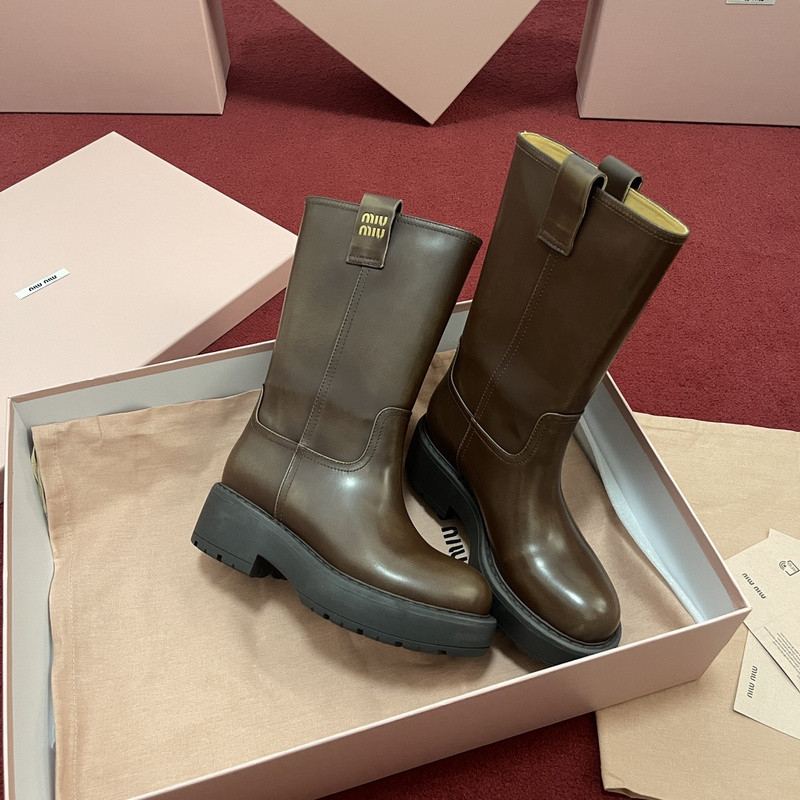 M1um1u sneaker