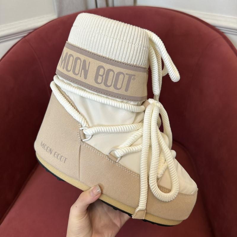 mOON bOOT