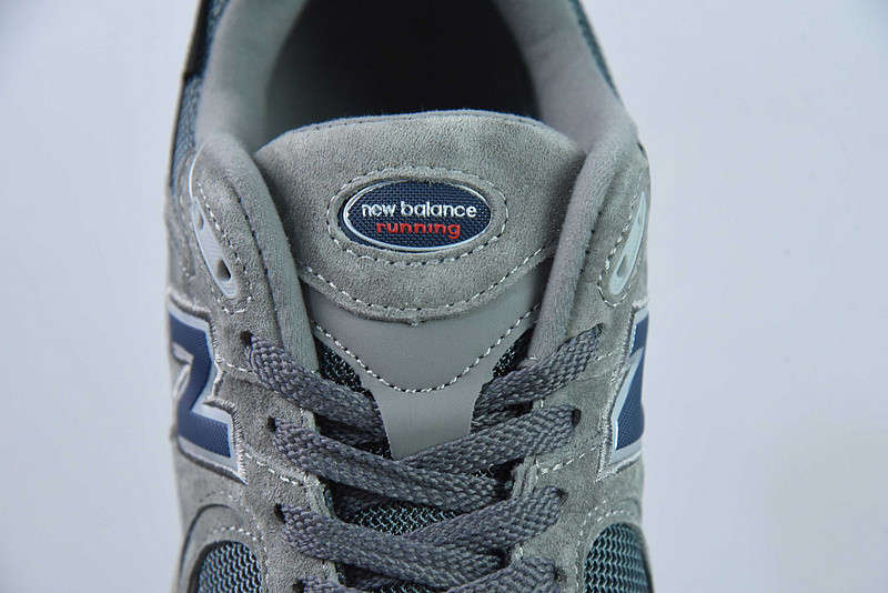 NEW BALANCE SNEAKER