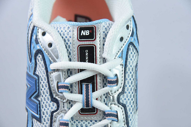 NEW BALANCE SNEAKER