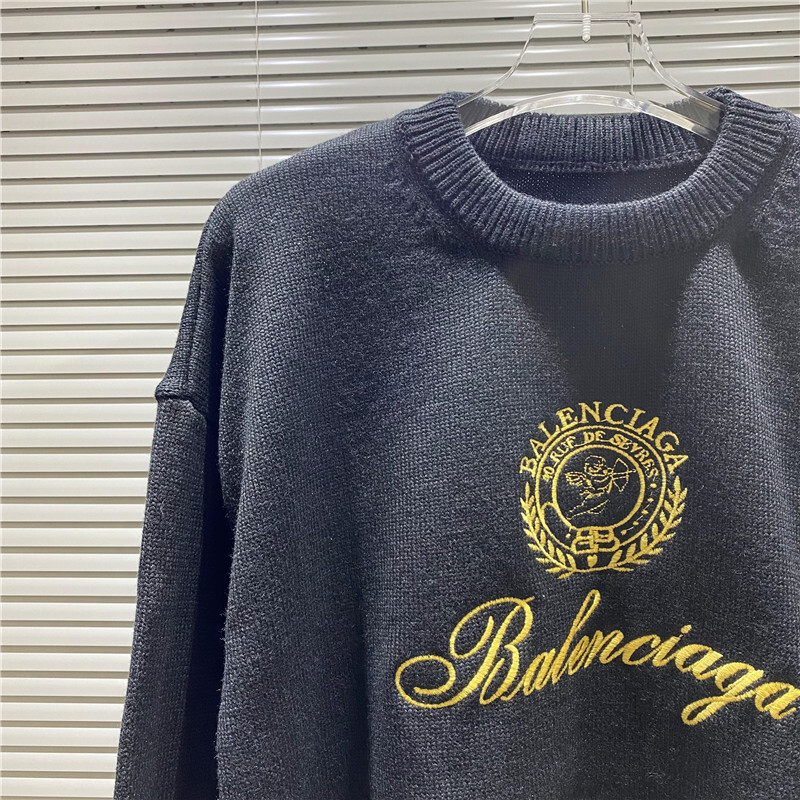 Ba1en*iaga clothes