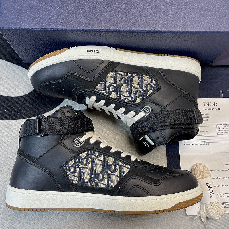 dio* sneaker
