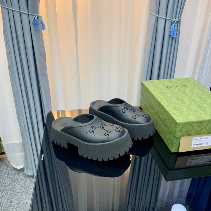 g*u*i sandals high