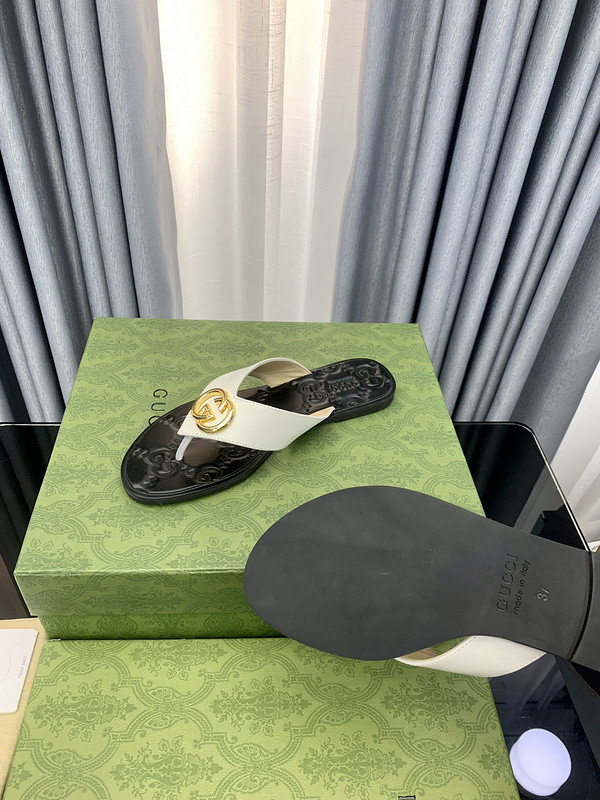 g*u*i sandals