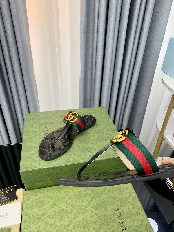 g*u*i sandals