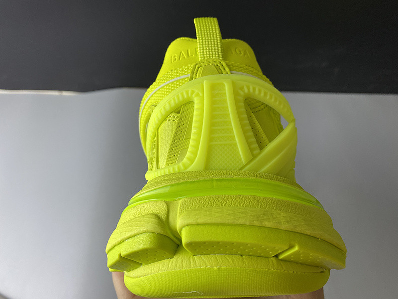 bc track sneaker
