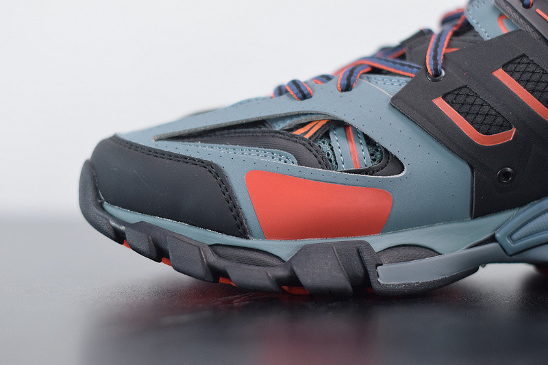bc track sneaker