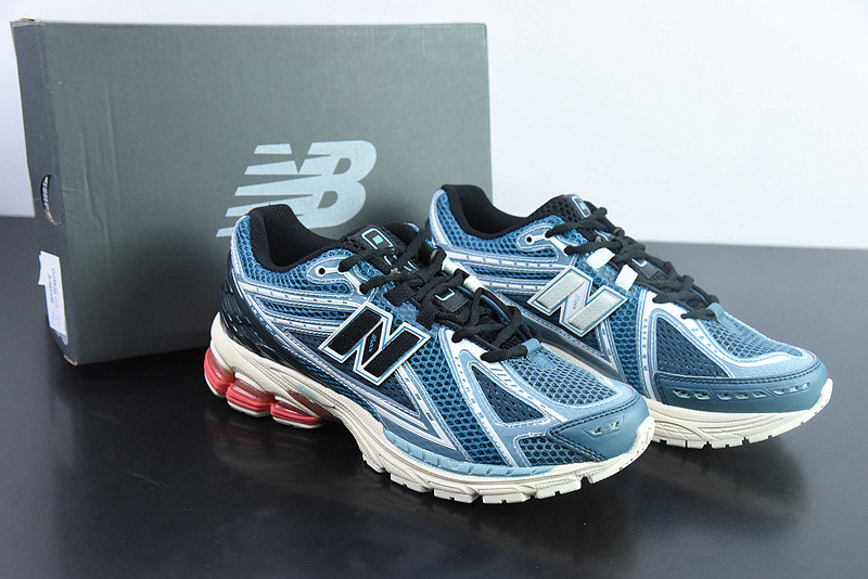 NEW BALANCE SNEAKER