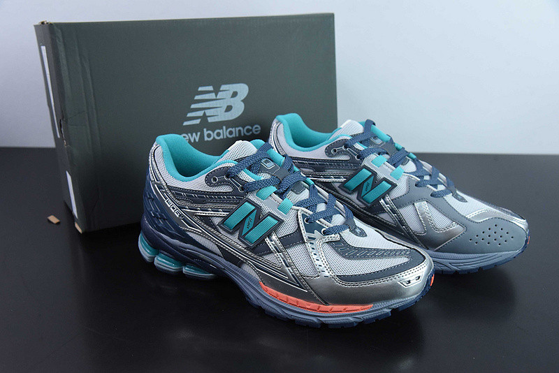 NEW BALANCE SNEAKER