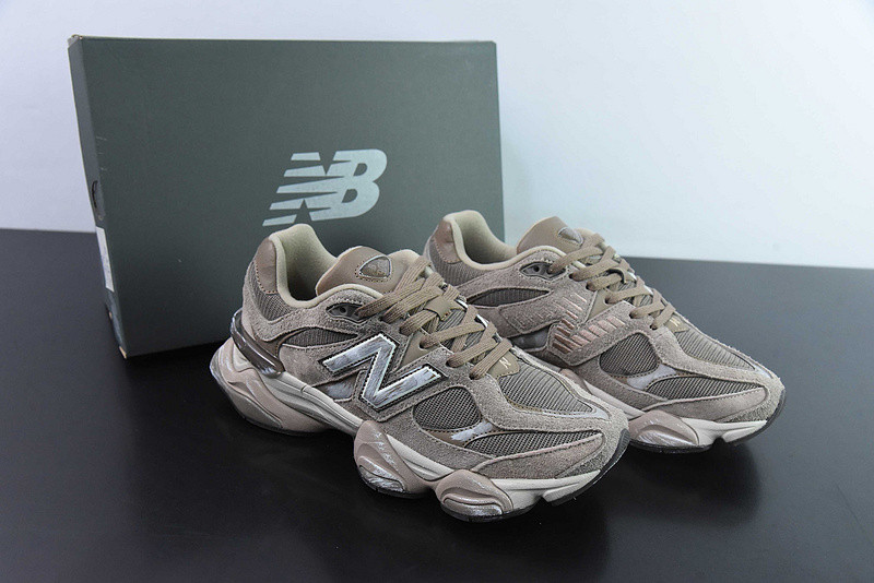 NEW BALANCE SNEAKER