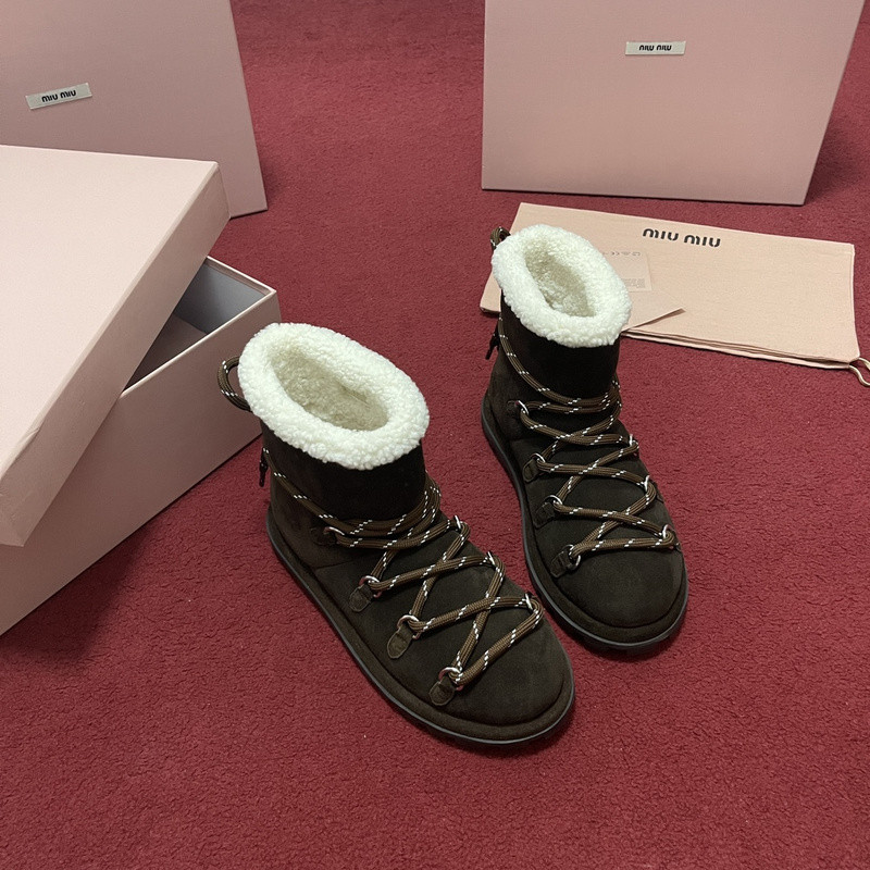 M1um1u sneaker