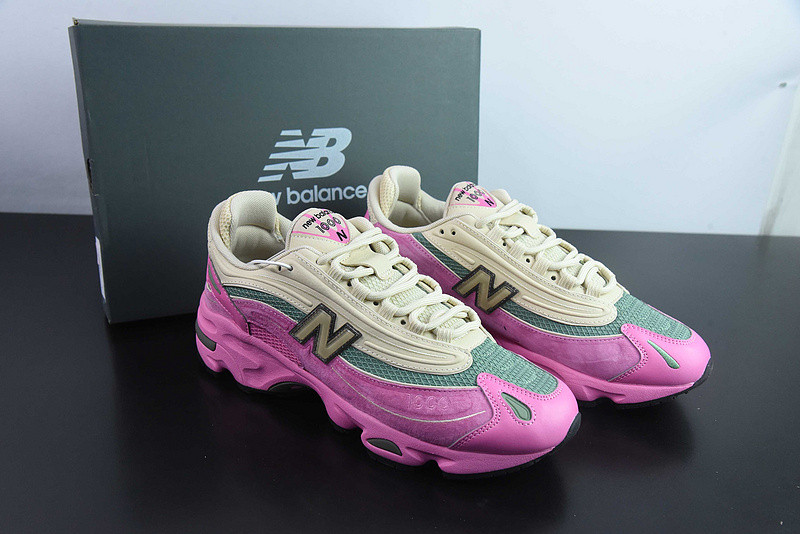 NEW BALANCE SNEAKER