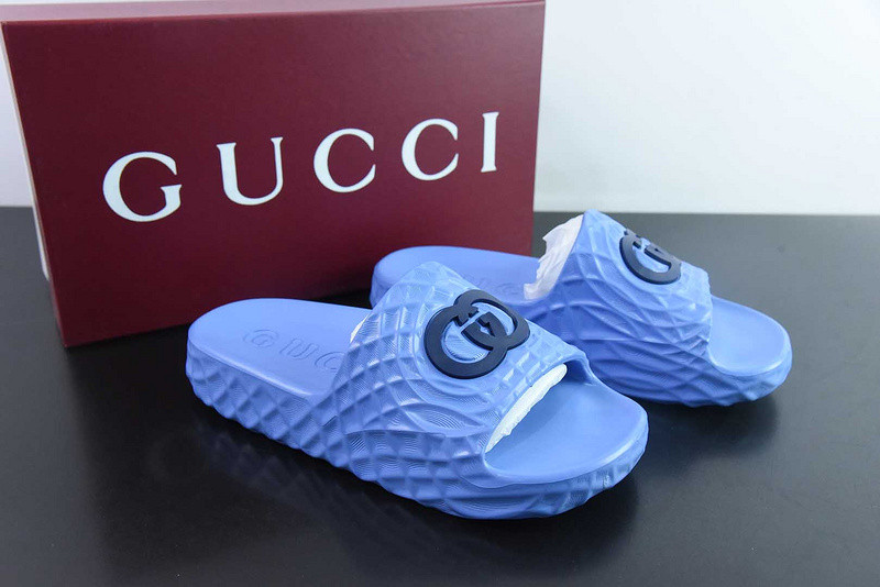 G*u*i sandals