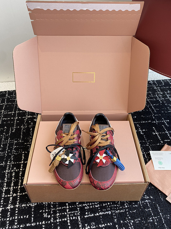 M1um1u sneaker