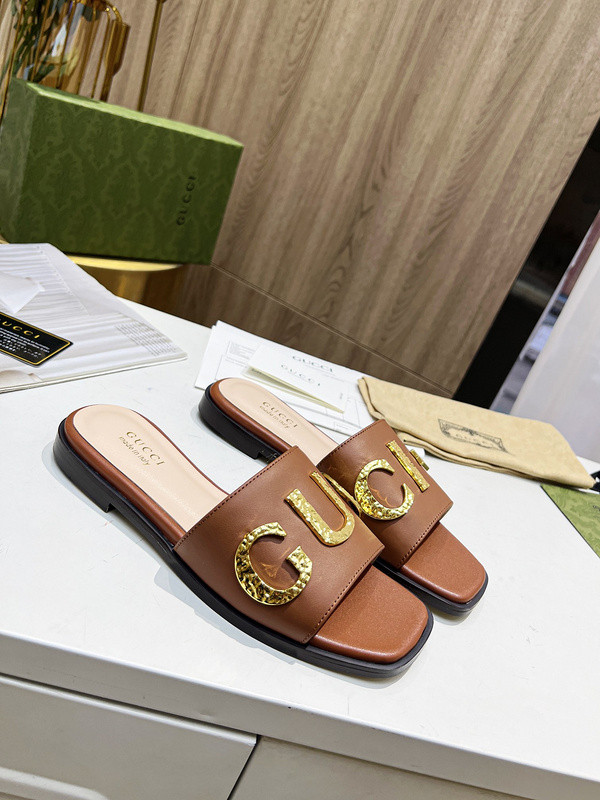 g*u*i sandals