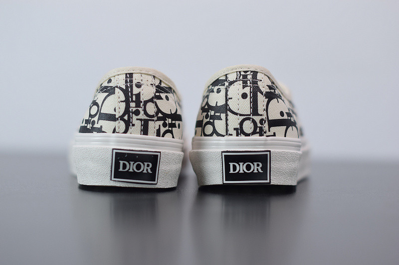 dio* sneaker