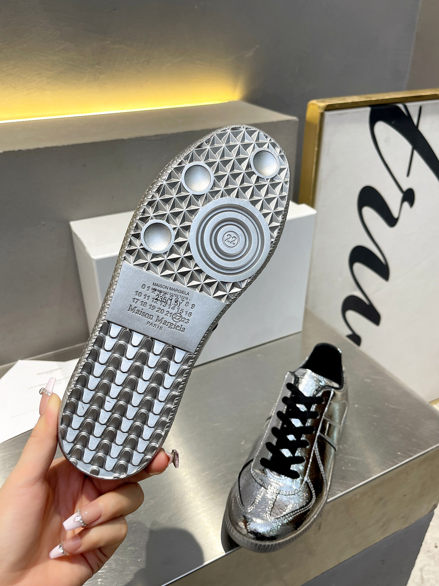 ma*s*n Ma*i*la sneaker