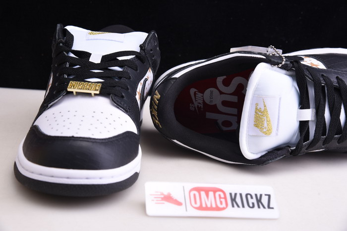 S*p*e x nike sb dunk low white/metallic gold-black dh3228-102