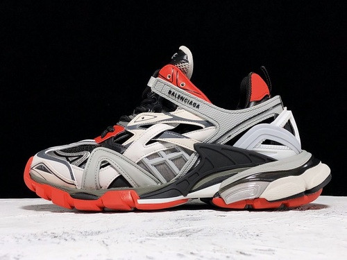 bc track sneaker